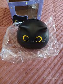 Salvadanaio gatto nero stile kawaii / anime