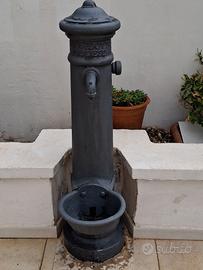 Fontana d'epoca in ghisa da giardino