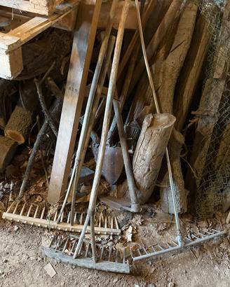 rastrello in legno, plastic e metallo