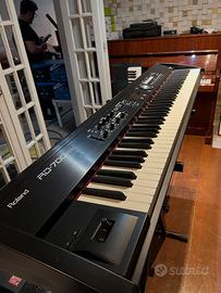 STAGE piano ROLAND RD 700NX 1000suoni 400 live set