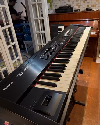 STAGE piano ROLAND RD 700NX 1000suoni 400 live set