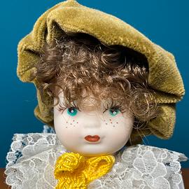 Bambola in porcellana