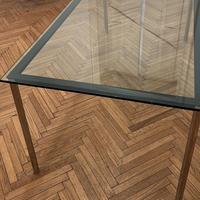 Tavolo in ferro battuto con piano in cristallo