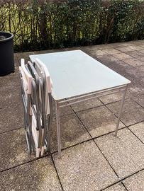 Tavolo e sedie da esterno