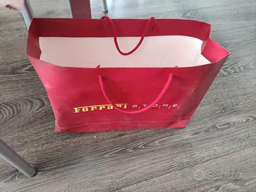 Modellino formula uno Leclerc e libro Ferrari