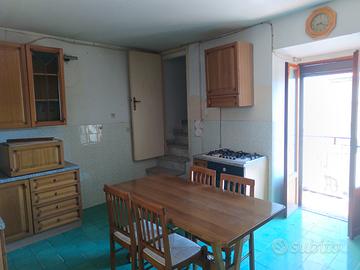 Palazzetto cielo terra Scandriglia con cantina