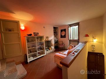 CASA SEMINDIPENDENTE A SPELLO