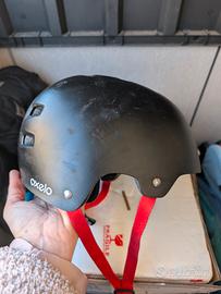 casco skate bici