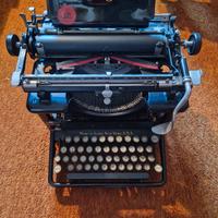 Macchina da scrivere Remington nera 