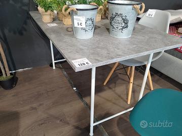 tavoli, scrivanie, complementi 