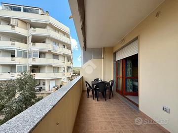 Trilocale con terrazza e box, via Edison