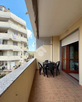 Trilocale con terrazza e box, via Edison