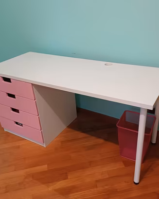 Scrivania Ikea con cassetti