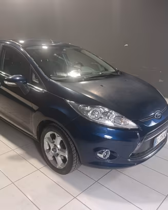 FORD FIESTA DEL 2011 1200 BENZINA ANCHE NEOPATENTA