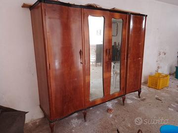 Armadio antico da restaurare