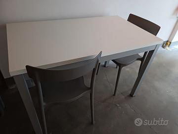Tavolo  e 2 sedie nuovi