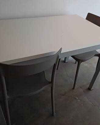 Tavolo  e 2 sedie nuovi
