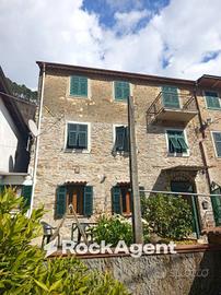 Rustico / Casale di 144 m² con 3 locali a Massa