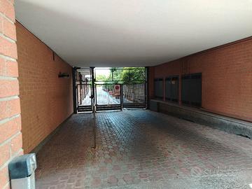 box auto in via Maspero Varese