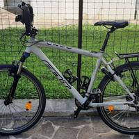 Bici da viaggio FELT Q800