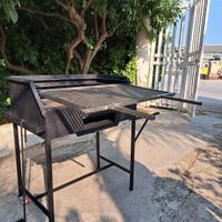 Barbecue artigianale con griglia in acciaio inox 