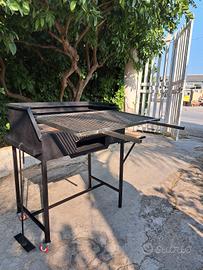 Barbecue artigianale con griglia in acciaio inox 
