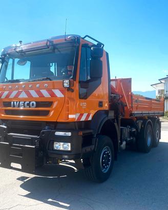 Motrice Iveco Trakker 3 assi con Gru Palfinger