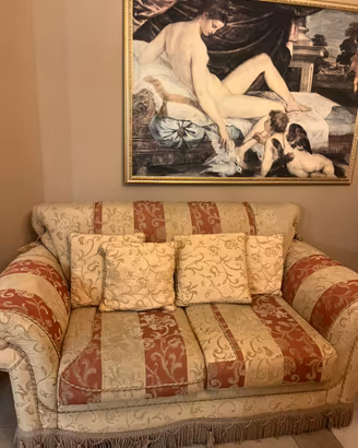 divano classico due posti oro e rosso pompeano