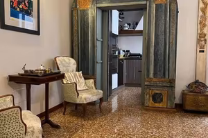 Casa indipendente di 294 m² con più di 5 locali a 