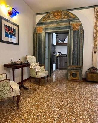Casa indipendente di 294 m² con più di 5 locali a 