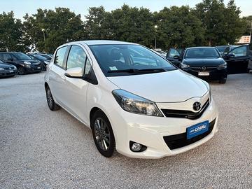 Toyota Yaris 1.4 D-4D Lounge - 2014