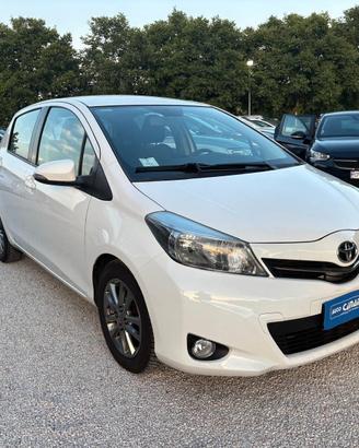 Toyota Yaris 1.4 D-4D Lounge - 2014