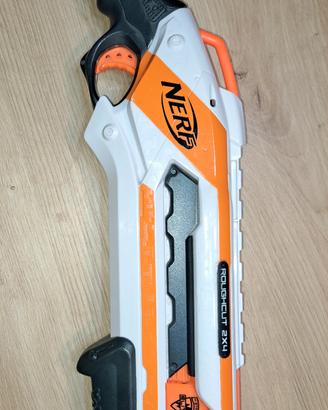 un blaster Nerf N-Strike Elite Rough Cut 2x4. 