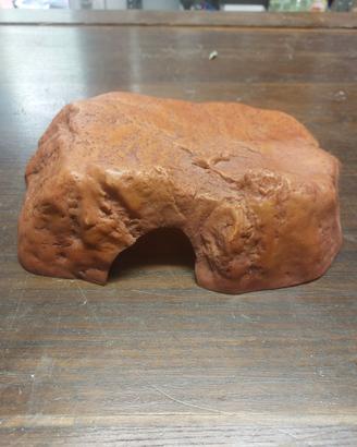 Grotta per rettile in plastica dura mai usata