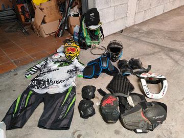 casco e protezioni Downhill