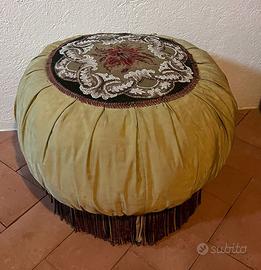 Pouf nostalgico dell'antico