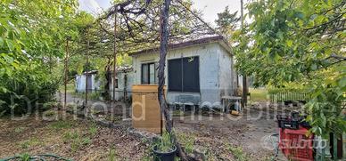 Fabbricato con terreno a Piedimonte Etneo