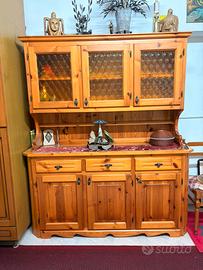 Credenza con vetrina da taverna