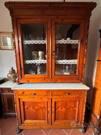 Credenza antica in legno con piano in marmo