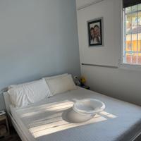 Letto matrimoniale e comodini