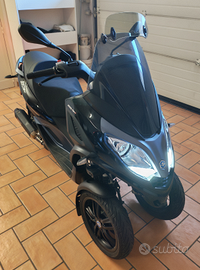 Piaggio mp3 300 hpe patente B