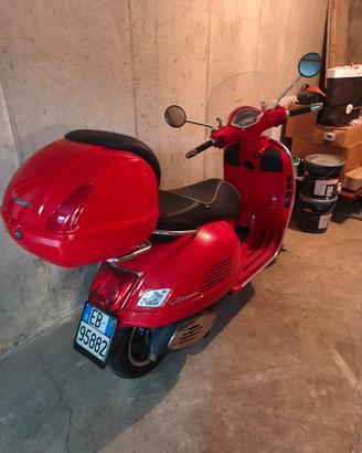 vespa 300 GTS. 4000km