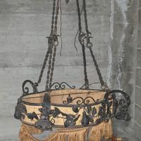 LAMPADARIO IN FERRO BATTUTO VECCHIO