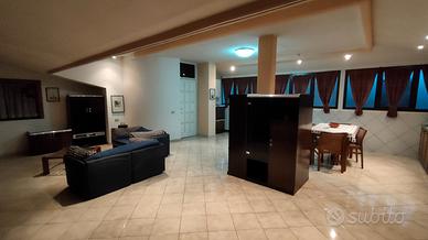 Mansarda arredata di fronte unieuro