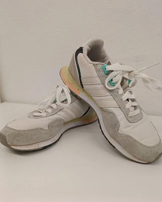 Scarpe Adidas usate poche