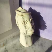 Scultura africana su pietra intagliata a mano