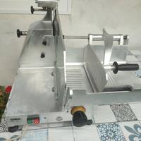 Affettatrice con disco da 34 cm