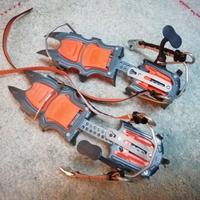 RAMPONI CHARLET MOSER /PETZL CON CUSTODIA NUOVI