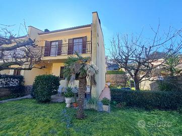 VILLA A SCHIERA D'ANGOLO A RIGNANO FLAMINIO