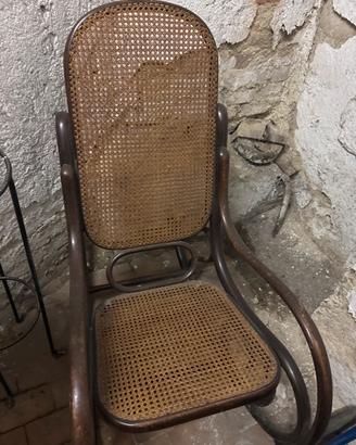Sedia a dondolo in stile Thonet